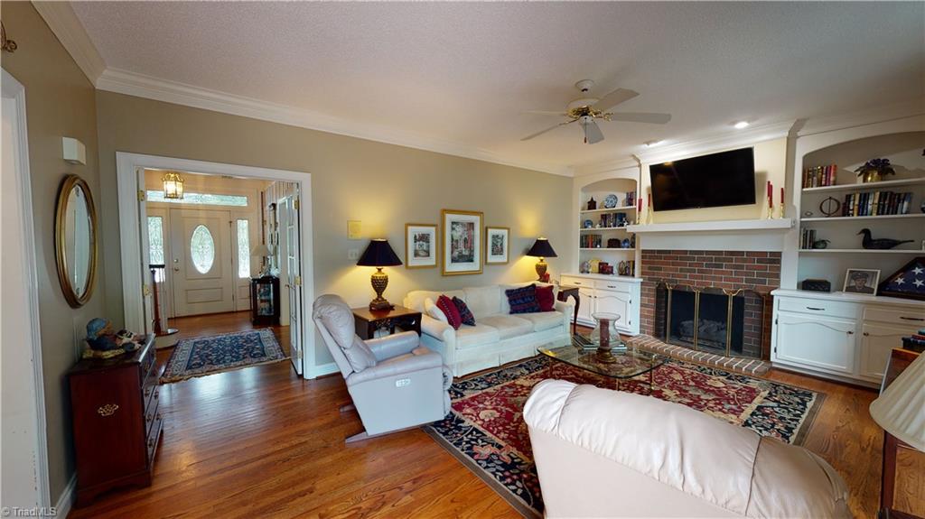 4000 Rockingham Road South Greensboro, NC 27407 - Photo 7 of 26 Living Room & Entry