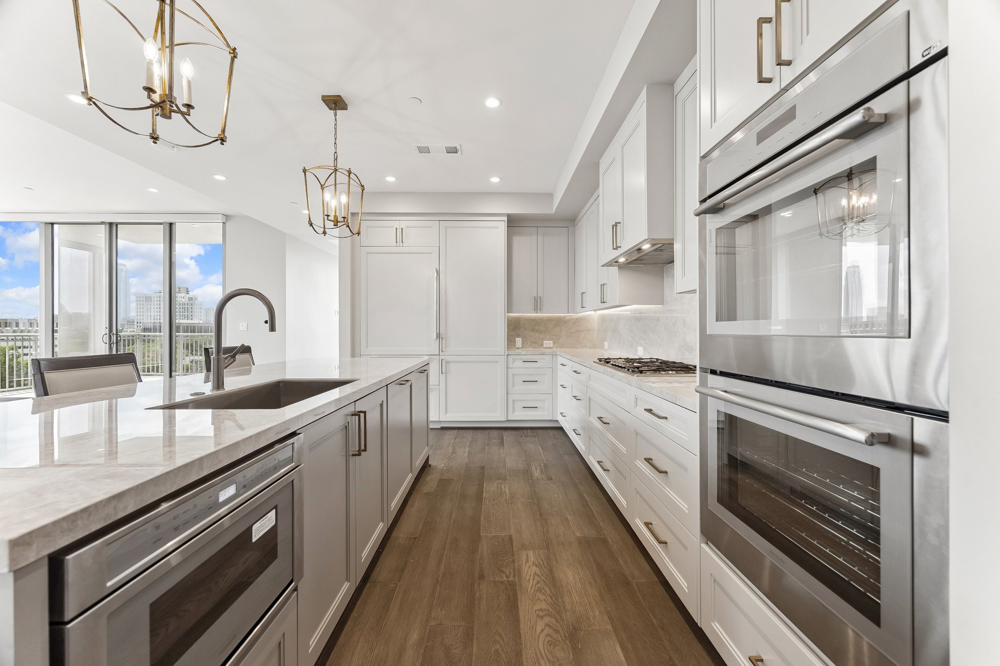 5656 San Felipe Street, Unit 701 Houston, TX 77056 - Photo 10 of 44 The ultimate kitchen, boasting an expansive layout with abundant soft-close cabinetry & drawers. This culinary haven is equipped with a premium Thermador appliance package, double ovens & sub-zero frig/freezer drawers. Designed for both elegance and function. Offers unmatched space meal prep & hosting.