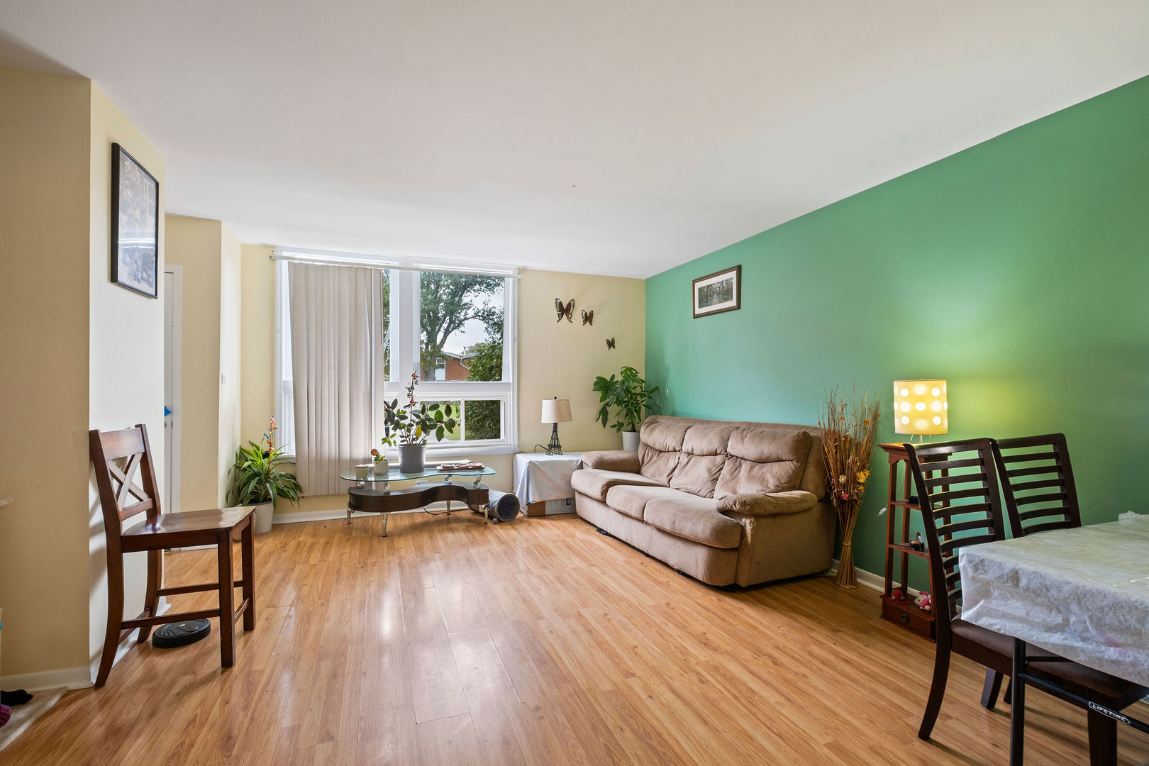 1578 Woodland Avenue, Unit D Des Plaines, IL 60016 - Photo 2 of 17 a living room with furniture and a large window