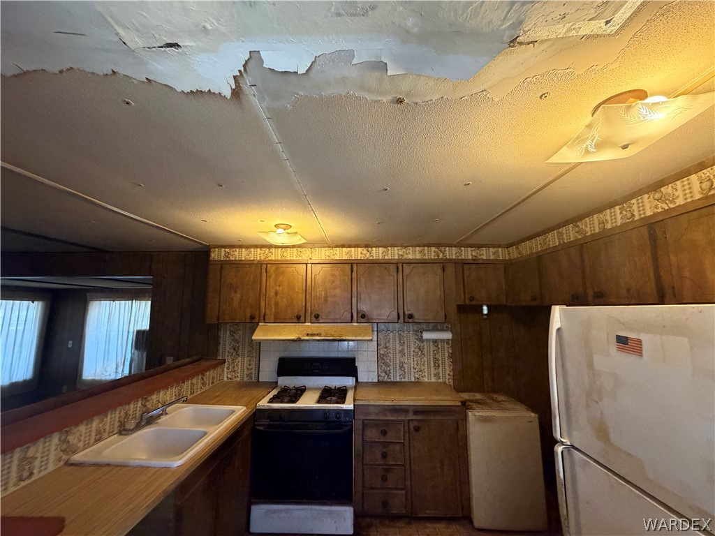 1666 Talc Road Bullhead City, AZ 86442 - Photo 18 of 61 Kitchen