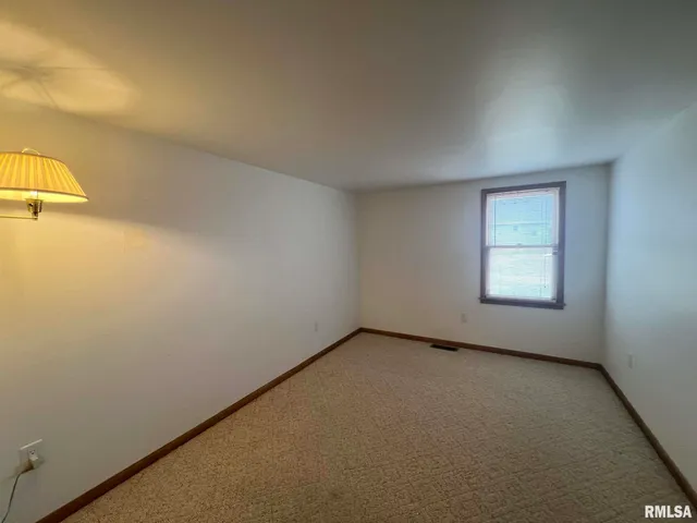 $94,000 | 105 East Fillmore Street, Sciota, IL 61475