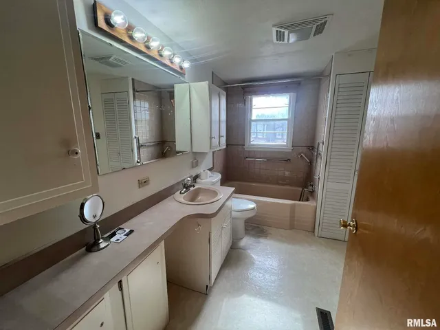 $94,000 | 105 East Fillmore Street, Sciota, IL 61475