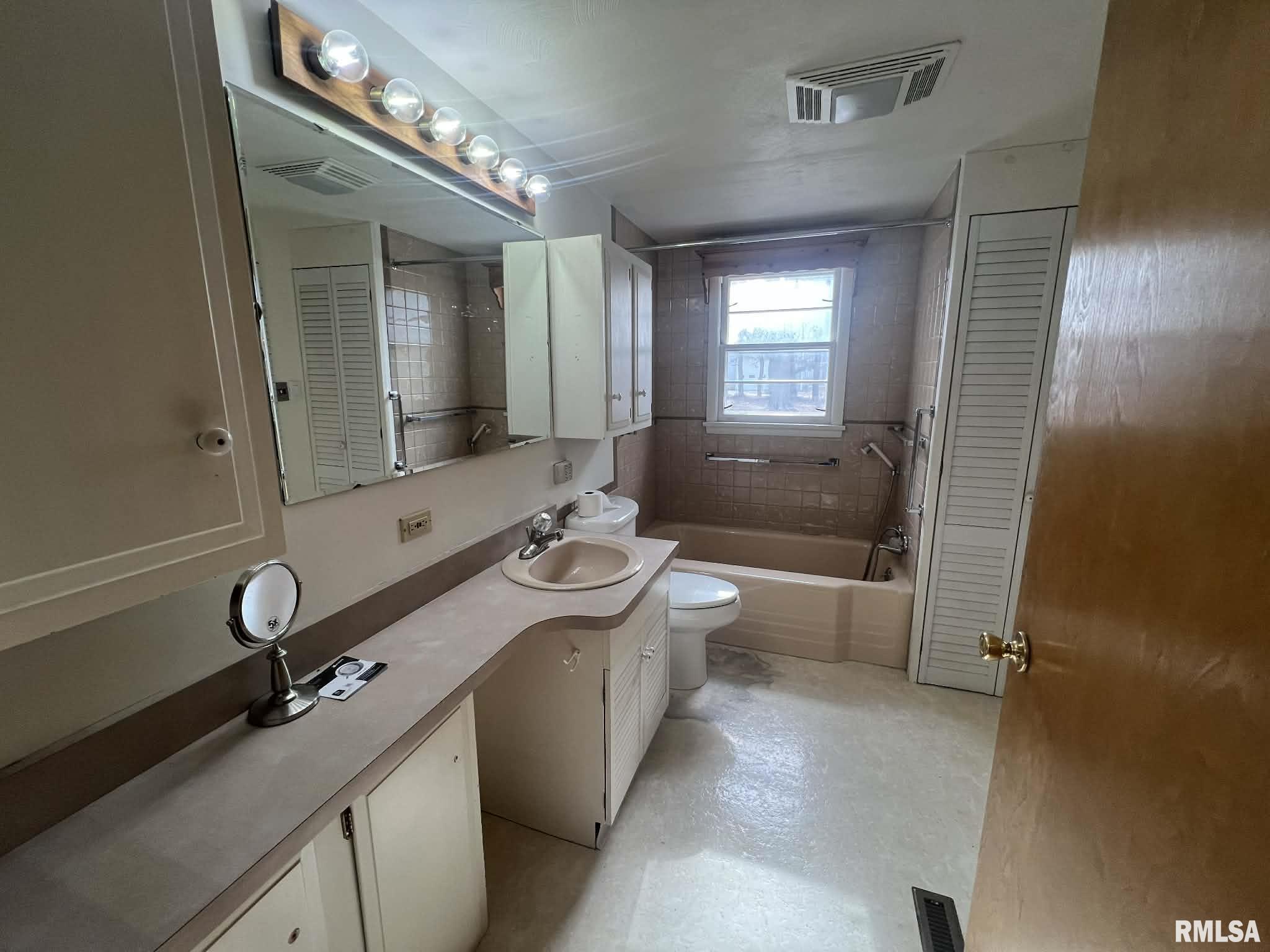 105 East Fillmore Street Sciota, IL 61475 - Photo 15 of 19