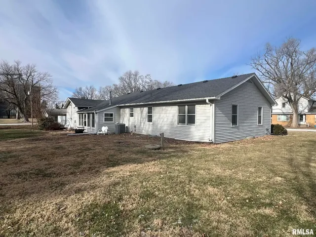$94,000 | 105 East Fillmore Street, Sciota, IL 61475