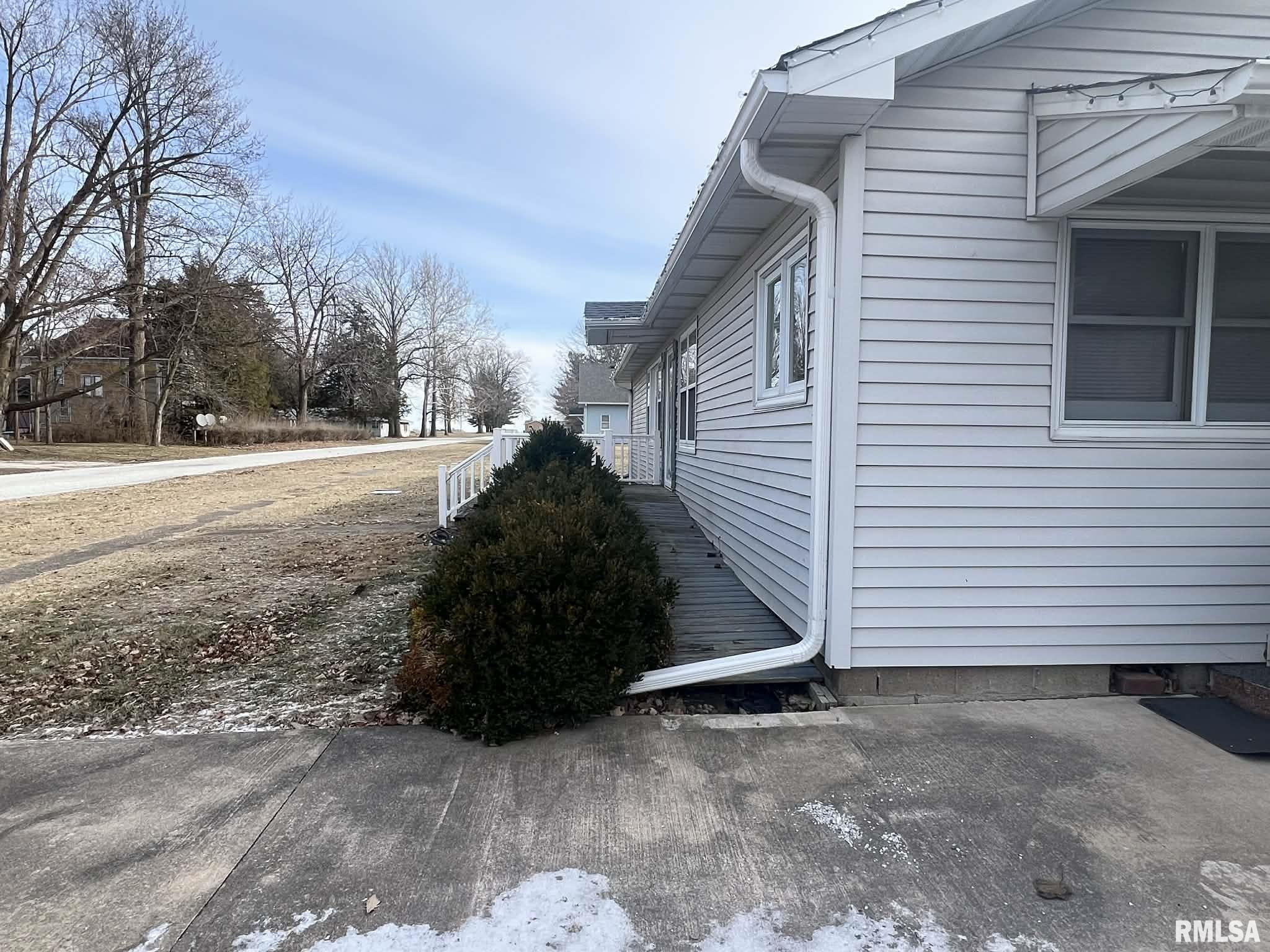 105 East Fillmore Street Sciota, IL 61475 - Photo 5 of 19