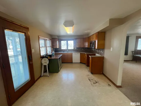 $94,000 | 105 East Fillmore Street, Sciota, IL 61475