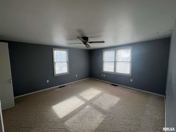 $94,000 | 105 East Fillmore Street, Sciota, IL 61475