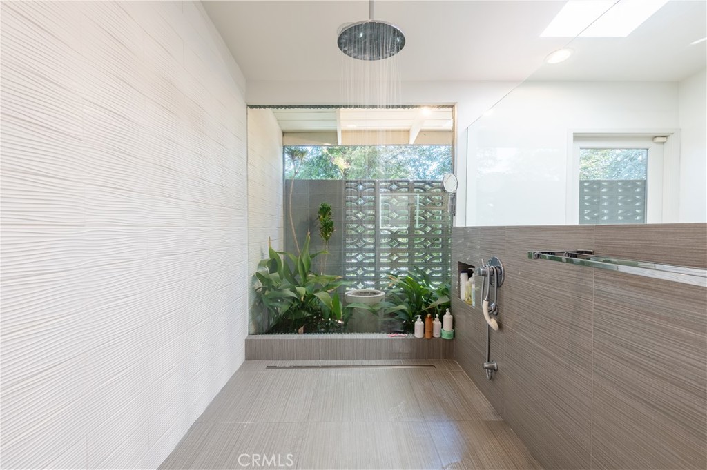 15626 Royal Ridge Road Sherman Oaks, CA 91403 - Photo 23 of 33