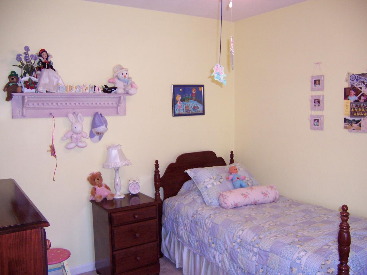 1712 Meadows Road Vinton, VA 24179 - Photo 14 of 23 a bedroom with a bed and a dresser