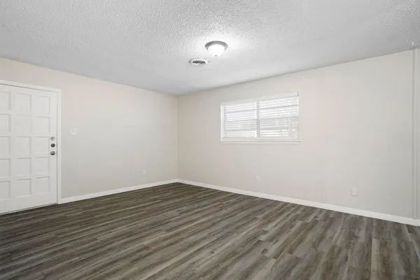 $1,350 | 118 Johnson Street, Unit B, La Marque, TX 77568