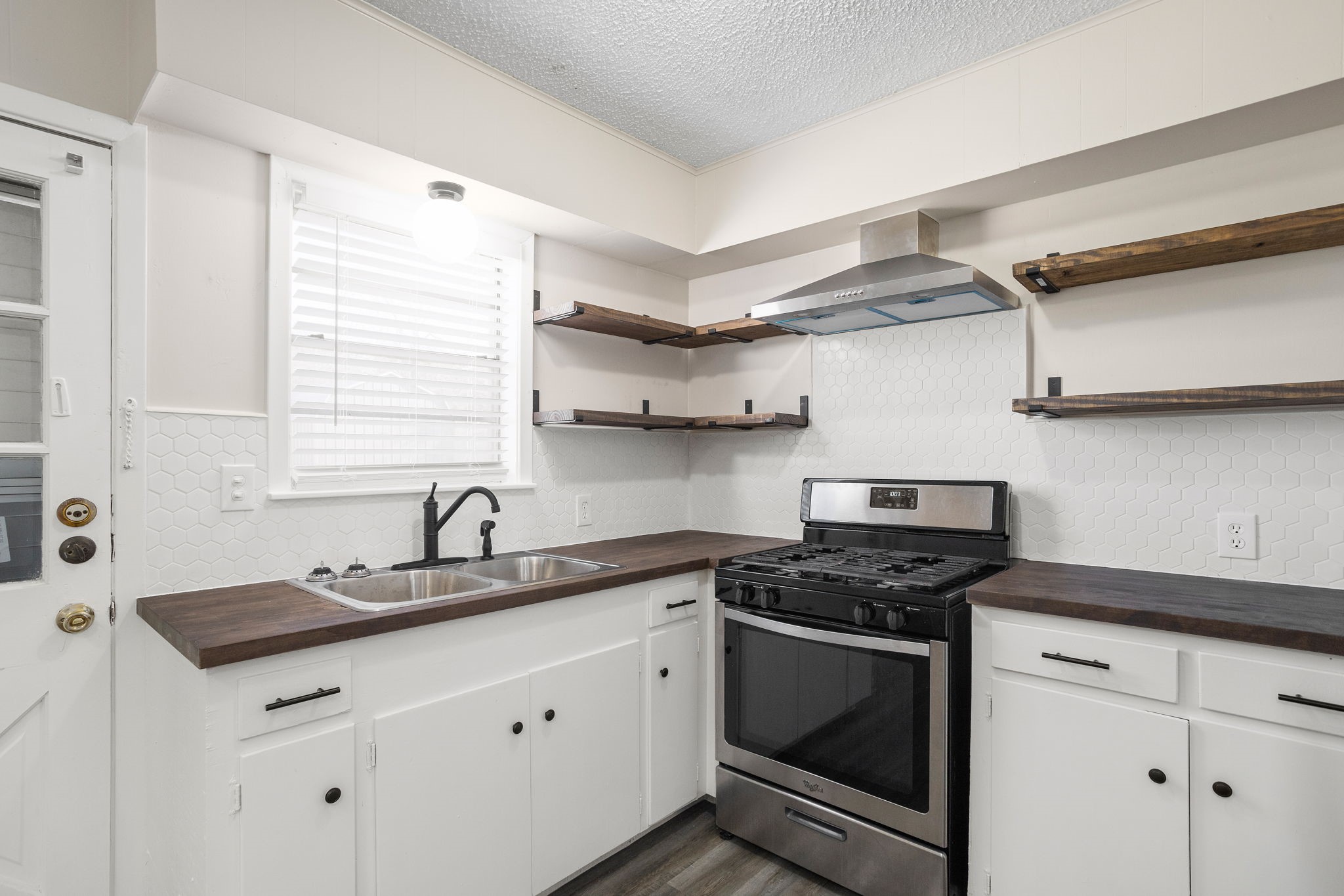 118 Johnson Street, Unit B La Marque, TX 77568 - Photo 6 of 19