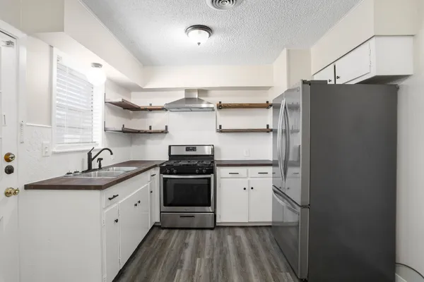 $1,350 | 118 Johnson Street, Unit B, La Marque, TX 77568