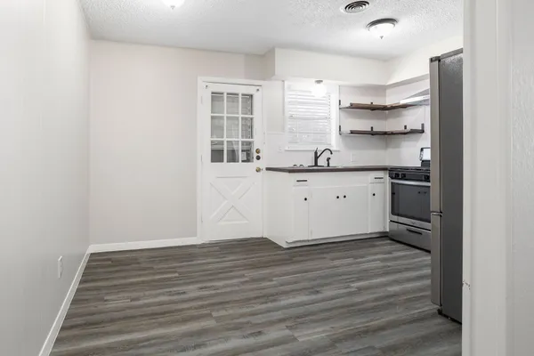 $1,350 | 118 Johnson Street, Unit B, La Marque, TX 77568