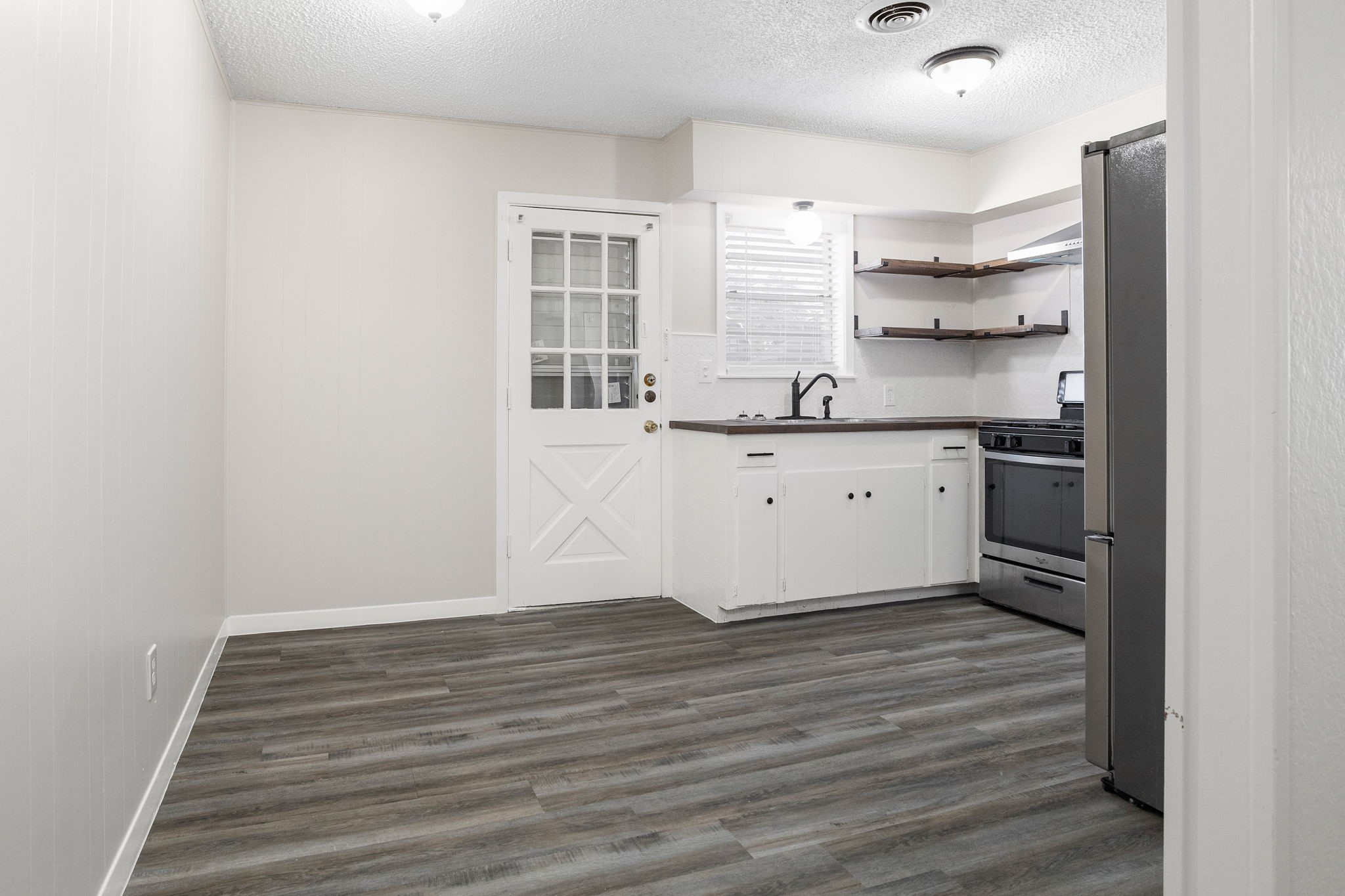 118 Johnson Street, Unit B La Marque, TX 77568 - Photo 8 of 19