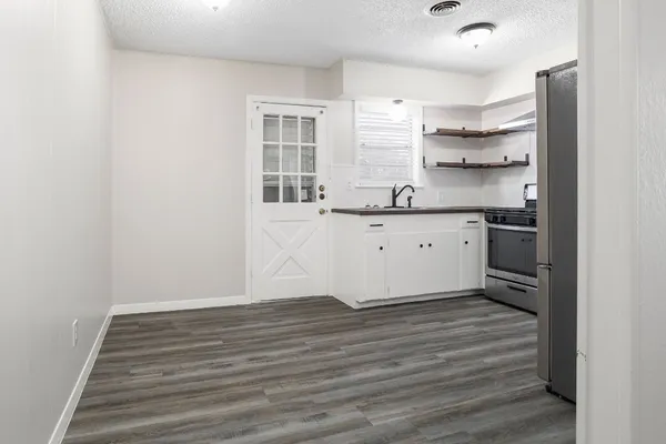 $1,350 | 118 Johnson Street, Unit B, La Marque, TX 77568