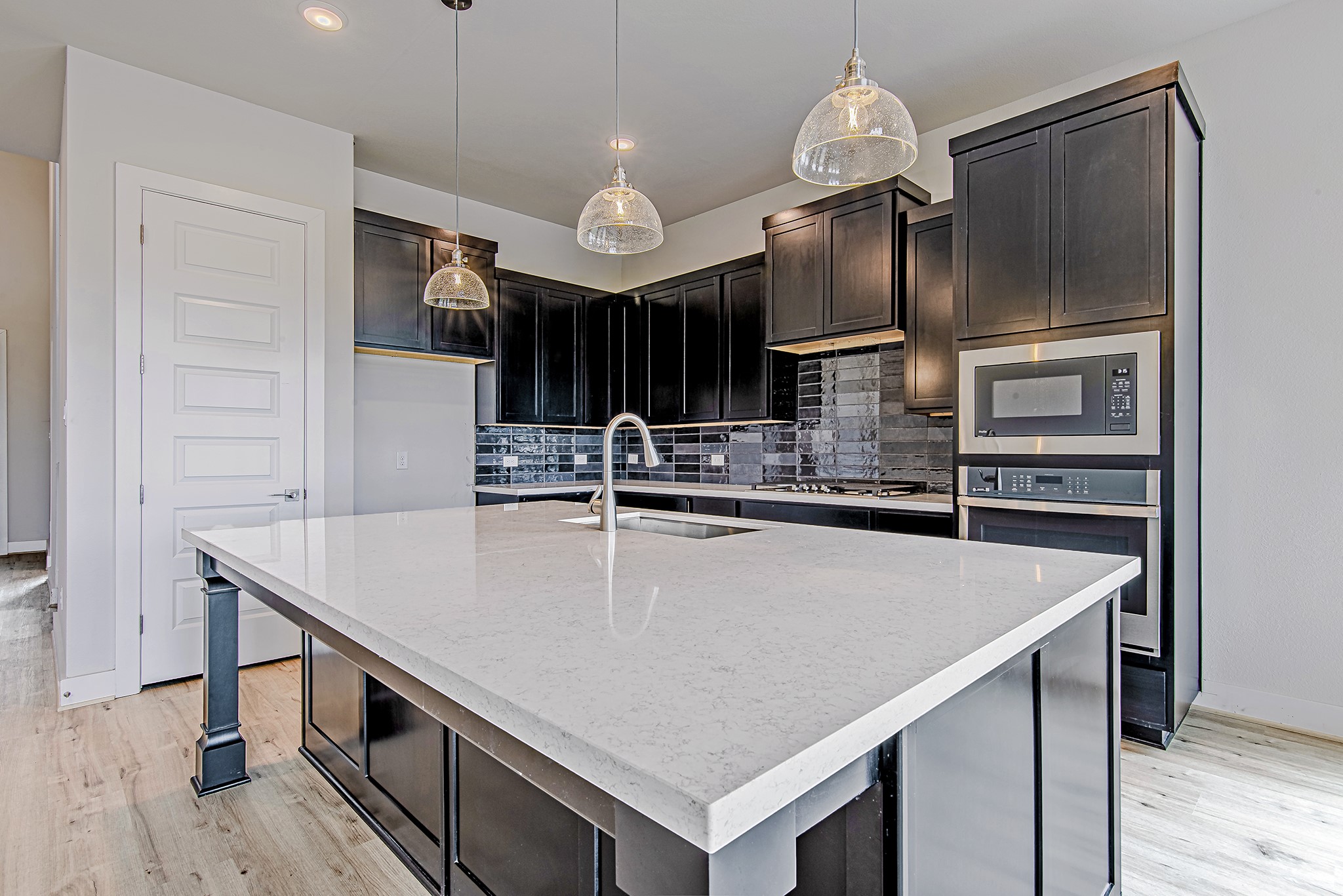 177 Peninsula Point Drive Montgomery, TX 77356 - Photo 2 of 40