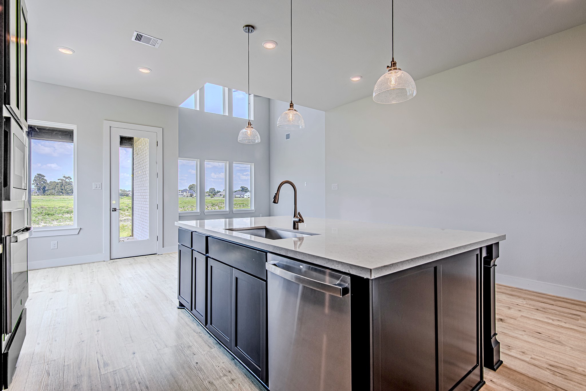 177 Peninsula Point Drive Montgomery, TX 77356 - Photo 3 of 40