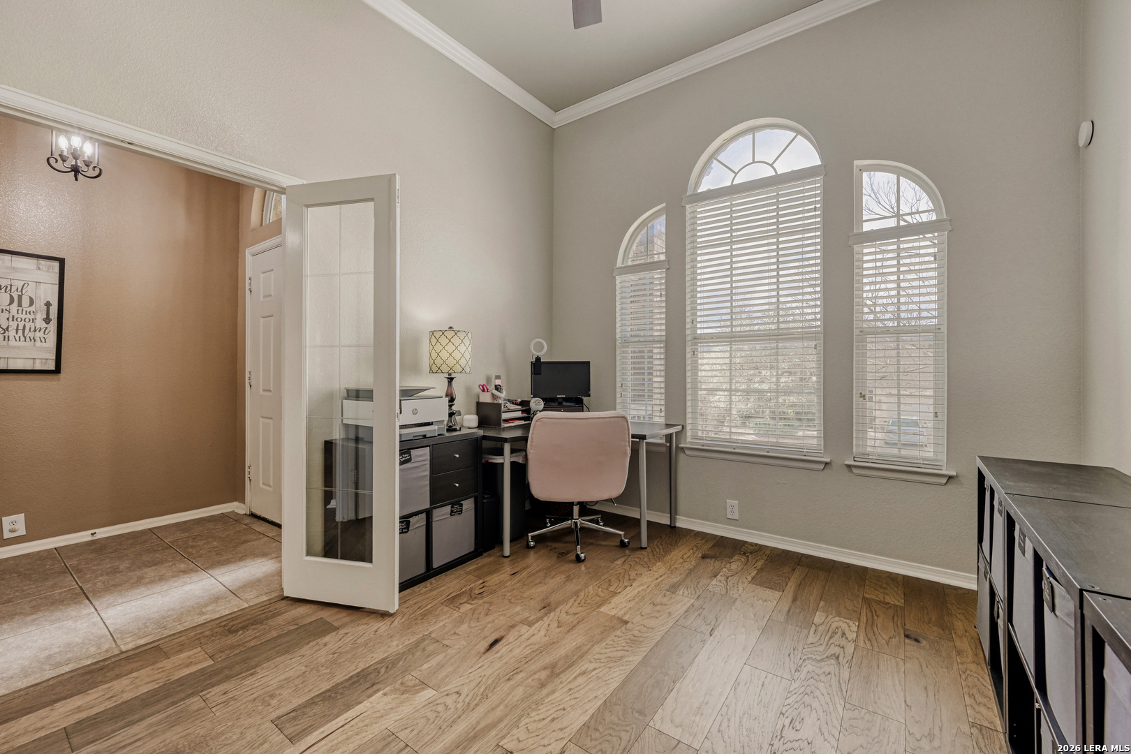 10539 Rainbow View Helotes, TX 78023 - Photo 7 of 24 a view of a livingroom with furniture and a window