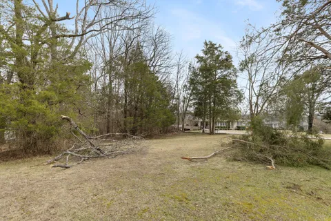 a view of a yard with basketball court