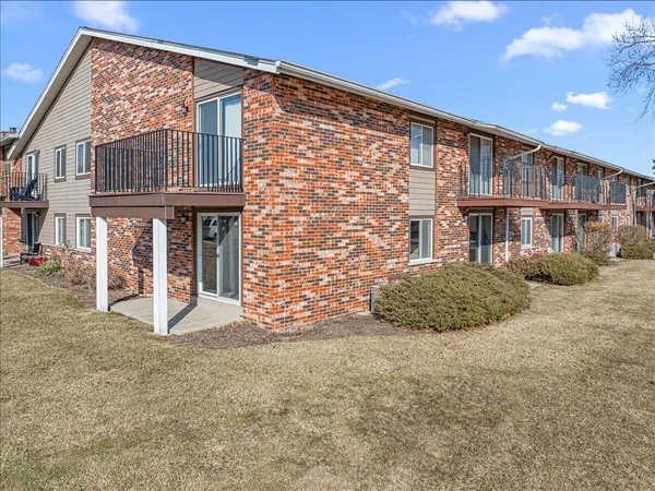 $164,900 | N84w15979 Menomonee Avenue, Unit 102, Menomonee Falls, WI 53051