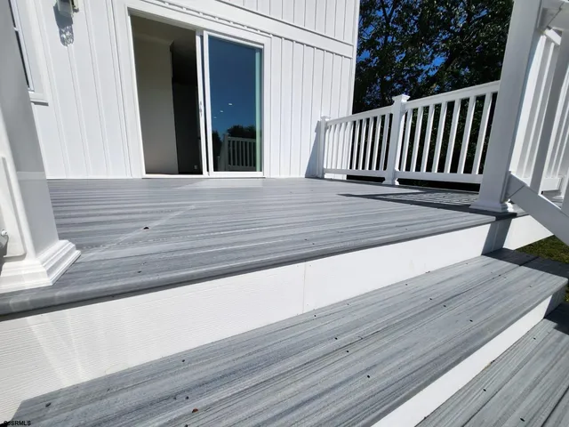a view of backyard of house and trees