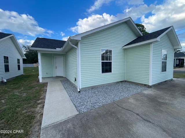 $1,400 | 7102 North Lagoon Drive, Panama City, FL 32408