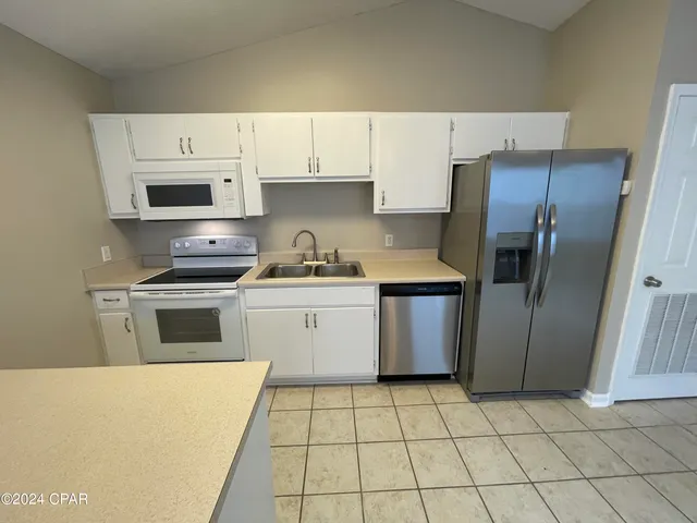 $1,400 | 7102 North Lagoon Drive, Panama City, FL 32408