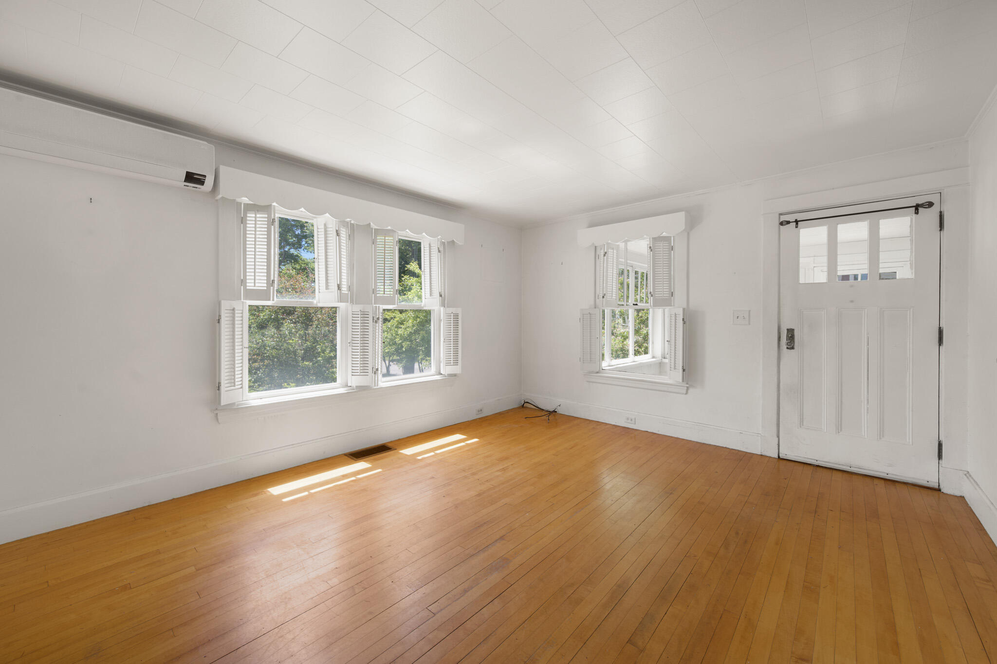164 7th Street Bangor, ME 04401 - Photo 6 of 51 Living Room