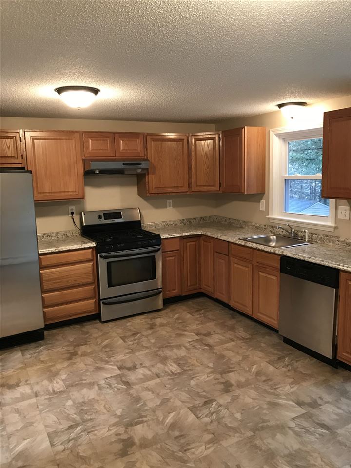57 R Derryfield Road Derry, NH 03038 - Photo 3 of 10
