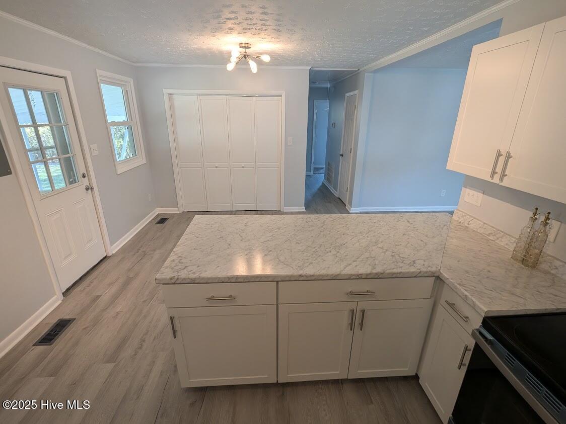 208 Sunset Road Jacksonville, NC 28546 - Photo 13 of 23 Kitchen Bar