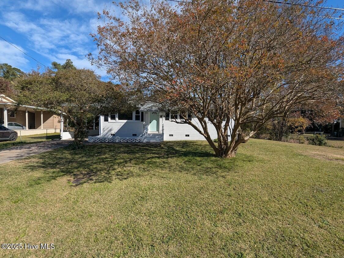208 Sunset Road Jacksonville, NC 28546 - Photo 2 of 23 Front Lawn