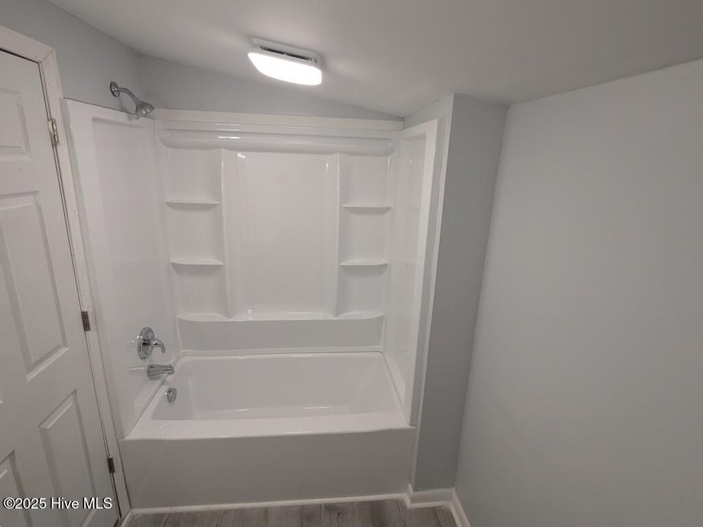 208 Sunset Road Jacksonville, NC 28546 - Photo 21 of 23 Hall Bathtub