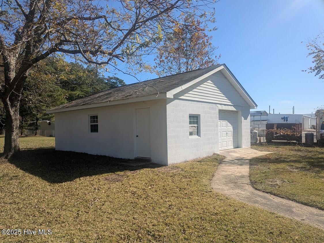208 Sunset Road Jacksonville, NC 28546 - Photo 5 of 23 Workshop