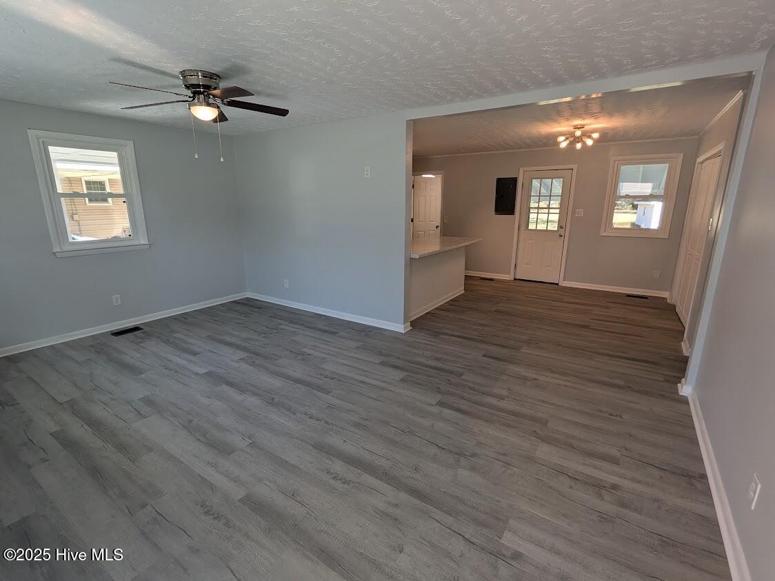 208 Sunset Road Jacksonville, NC 28546 - Photo 7 of 23 Living Entry