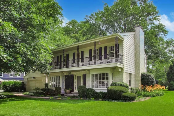 $899,000 | 841 Woodbine Lane, Northbrook, IL 60062
