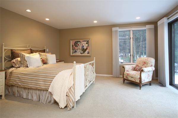 68 Pickwick Way, Unit 68 Wayland, MA 01778 - Photo 5 of 15 a spacious bedroom with a bed and a couch