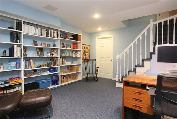68 Pickwick Way, Unit 68 Wayland, MA 01778 - Photo 10 of 15 a room with furniture and a book shelf