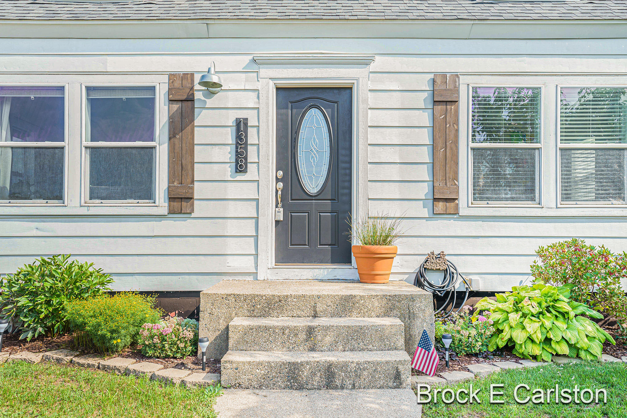 1358 Greenwich Road Muskegon, MI 49441 - Photo 9 of 38 DSC09559