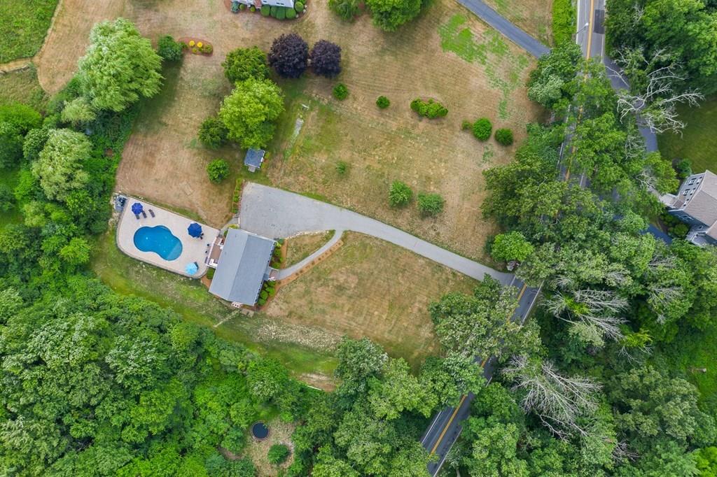 134 Chandler Road Andover, MA 01810 - Photo 8 of 42 Gallery Image 8