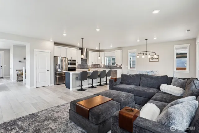 $875,000 | 17503 Southeast 254th Street, Covington, WA 98042