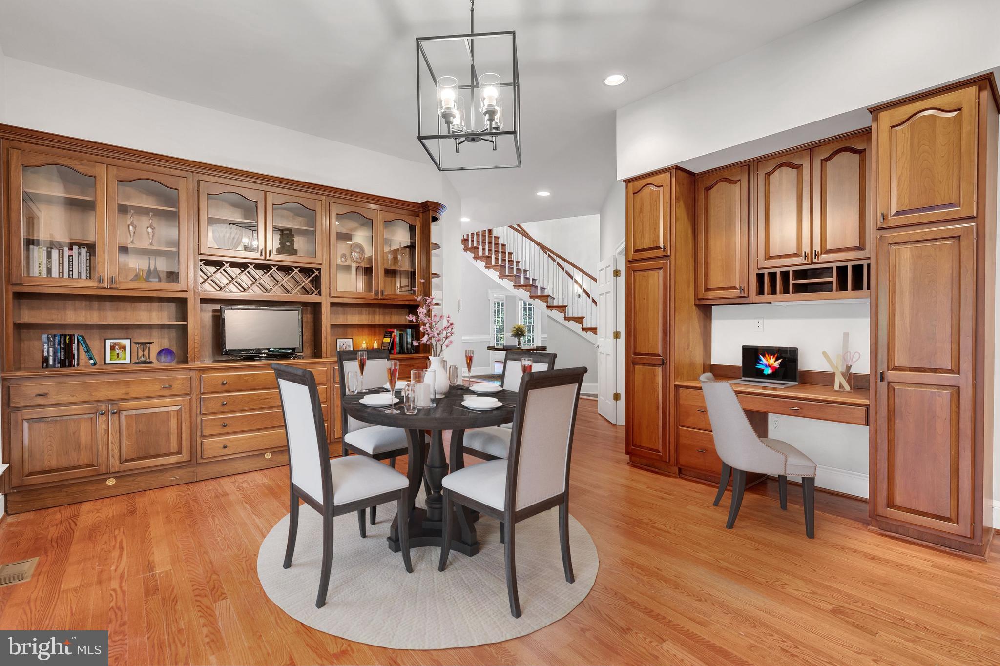 190 Falcon Ridge Road Great Falls, VA 22066 - Photo 18 of 74 Eat In Kitchen Area w/ Built-ins //Virtual Staged