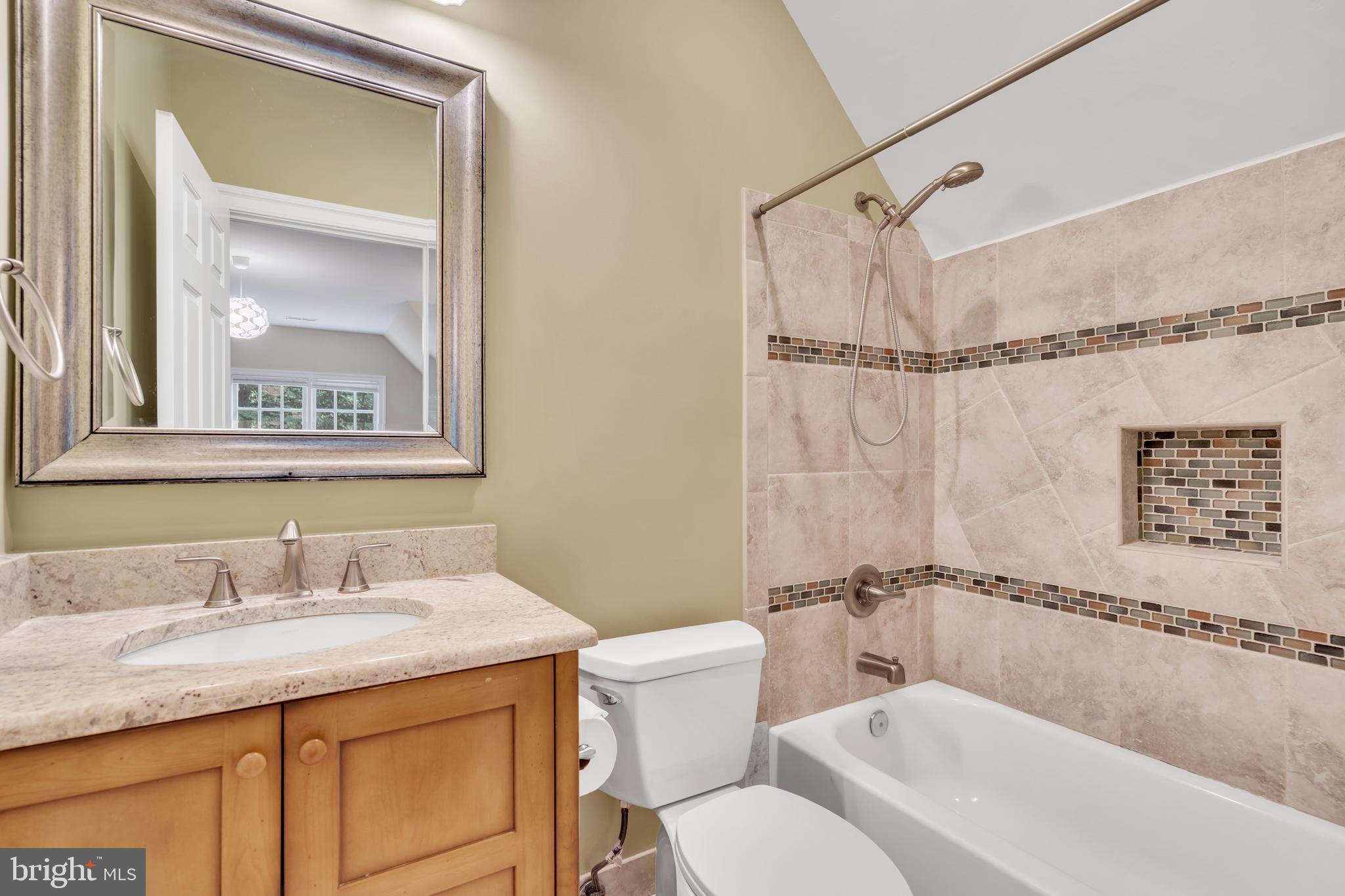 190 Falcon Ridge Road Great Falls, VA 22066 - Photo 40 of 74 Ensuite Bathroom #5