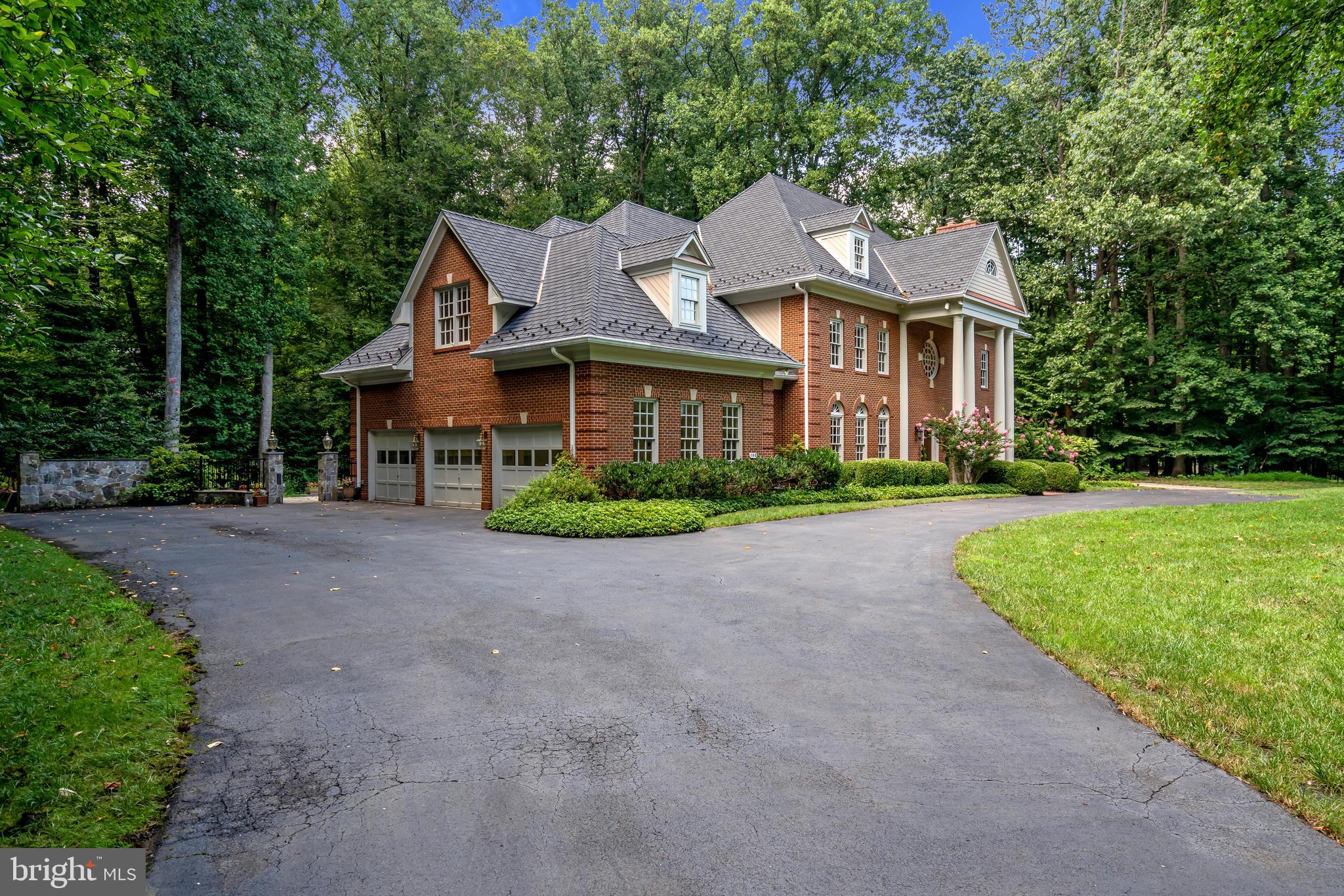 190 Falcon Ridge Road Great Falls, VA 22066 - Photo 5 of 74 Welcome to 6,400+ SF of Living