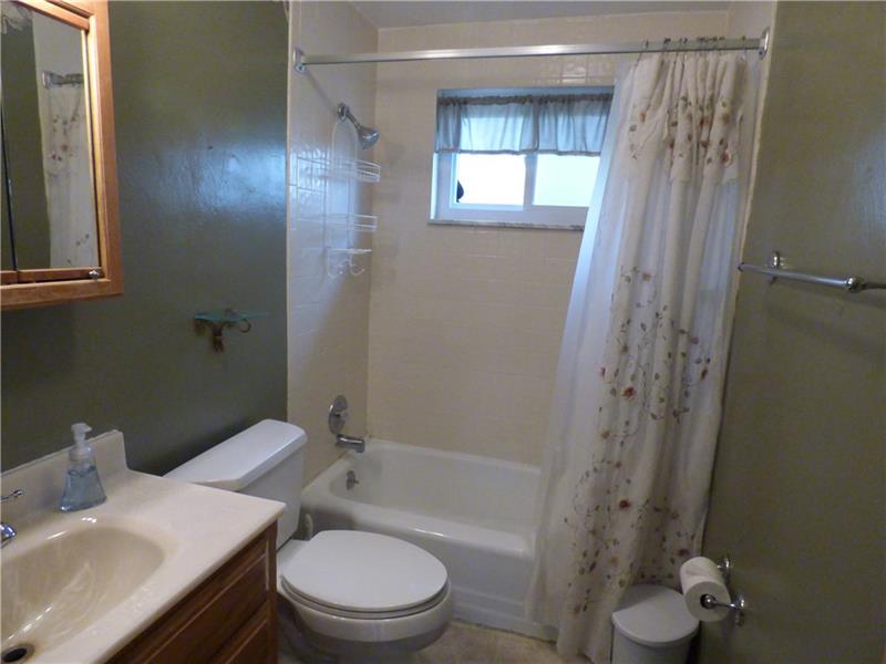756 Lindsay Road Carnegie, PA 15106 - Photo 14 of 23 Gallery Image 14