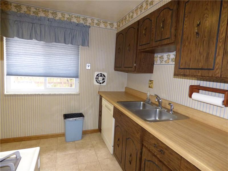 756 Lindsay Road Carnegie, PA 15106 - Photo 8 of 23 Gallery Image 8