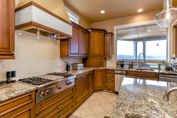 $2,599,995 | 16609 139th Avenue East, Puyallup, WA 98374