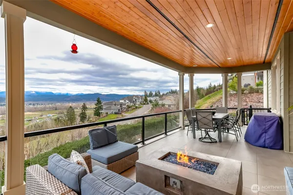 $2,599,995 | 16609 139th Avenue East, Puyallup, WA 98374