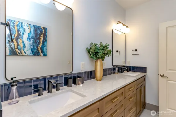 $2,599,995 | 16609 139th Avenue East, Puyallup, WA 98374