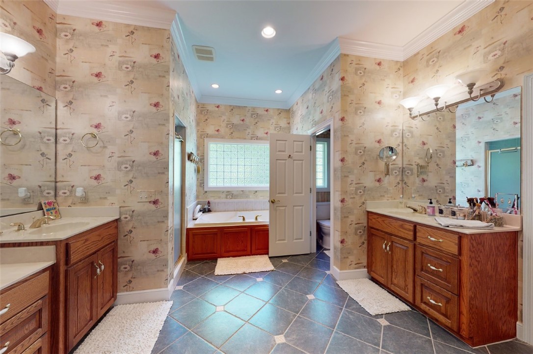 113 Mariners Walk Brunswick, GA 31523 - Photo 21 of 39 Large masterbathroom