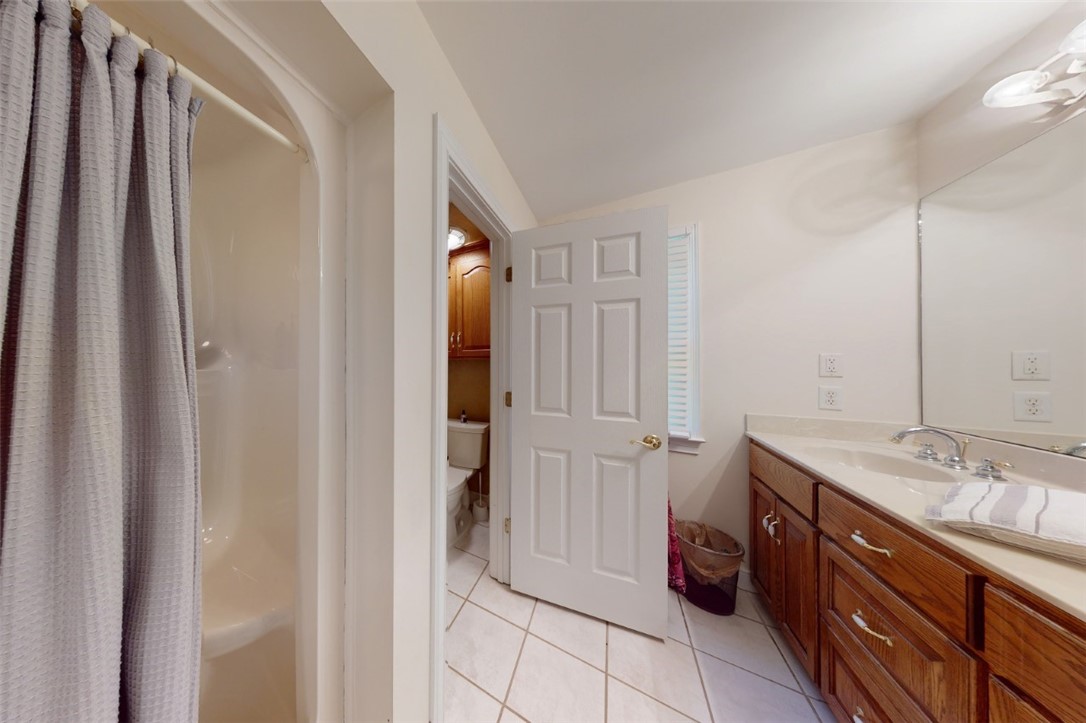 113 Mariners Walk Brunswick, GA 31523 - Photo 31 of 39 3rd Full Bathroom that's shared with 2nd and 3rd bedrooms
